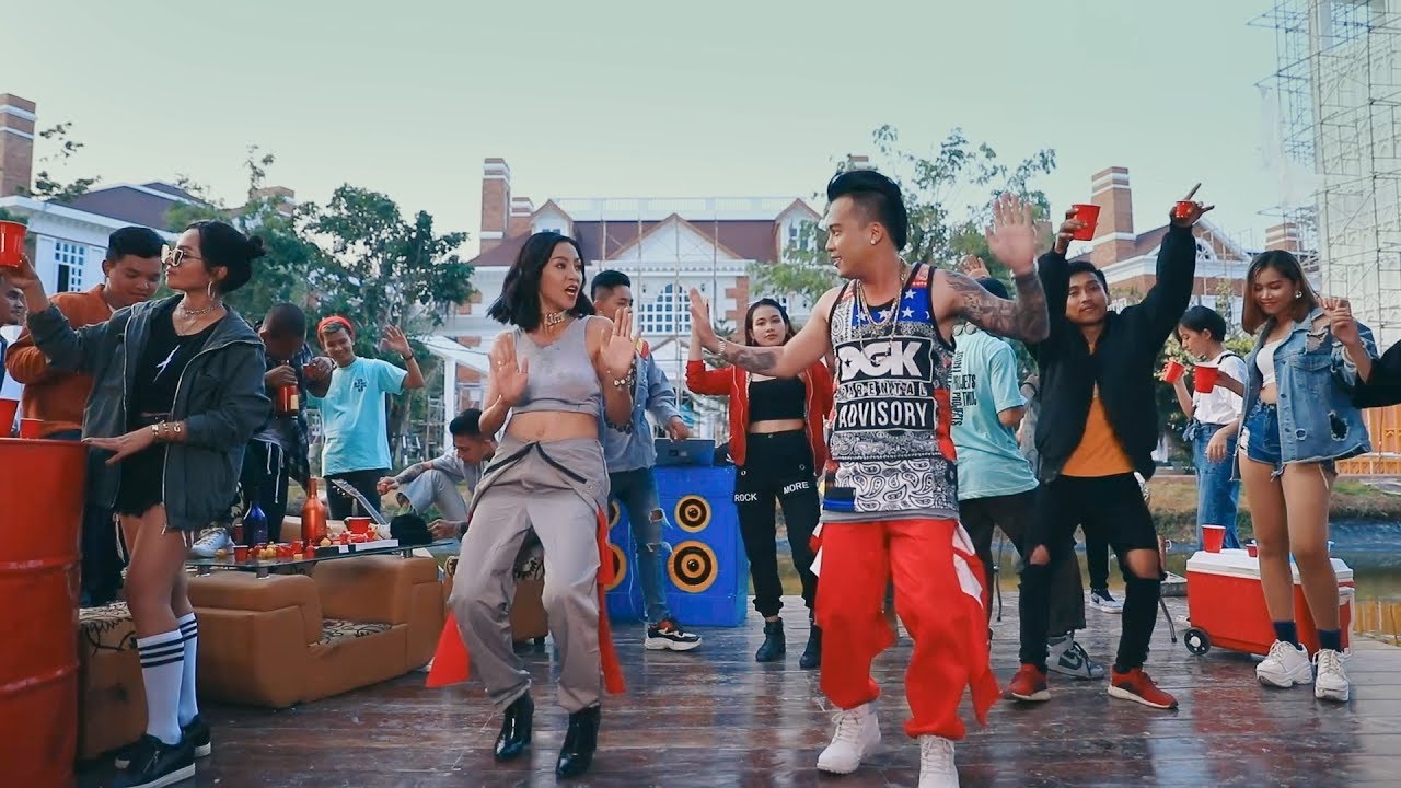 កូនក្រមុំអ្នកណា